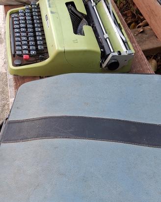 Macchina da scrivere Olivetti Lettera 32