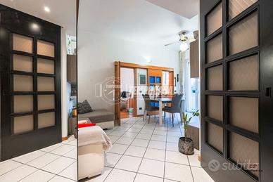 TRILOCALE RIFINITO CON BOX AUTO INCLUSO!