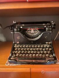 Macchina da scrivere olivetti