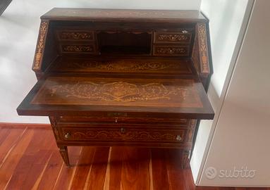 Mobile antico ribaltina