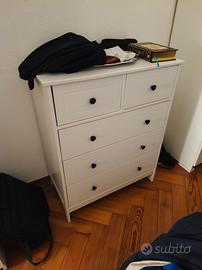 Cassettiera e due comodini