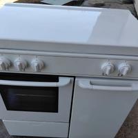 Cucina con forno gas e metano