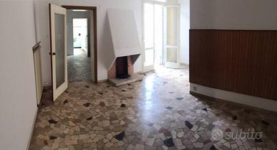 Villetta a schiera di 255 m² con 5 locali e box au