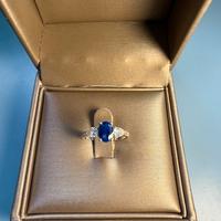 Anello con Zaffiro e Diamanti