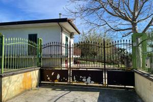 Casa indipendente con ampio giardino