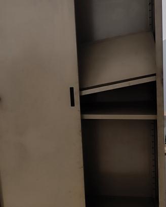 armadio in metallo n.2