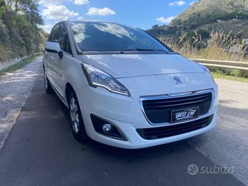 PEUGEOT 5008 1.6 HDi 115CV Allure
