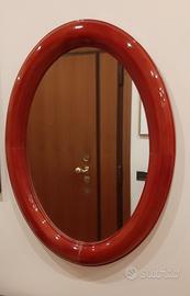 Specchio ovale in legno color rosso