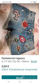 pantaloncini corti con decorazioni 