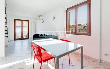 2 LOCALI CON TERRAZZO CON POSSIBILITA' BOX