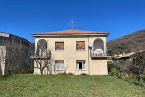 Villa di 235 m² con più di 5 locali e box auto dop
