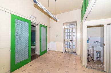 Negozio-studio altro 49-384