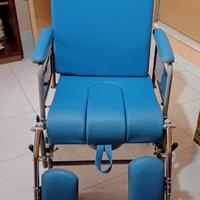 Sedia comoda e imbottita per anziani/disabili