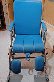 Sedia comoda e imbottita per anziani/disabili