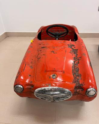 Auto a pedali Giordani conservata