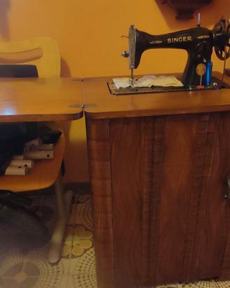 macchina da cucire Singer con mobiletto 