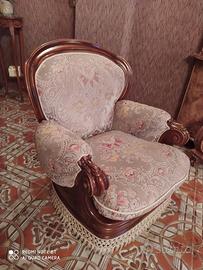 Poltrona con tessuto damascato