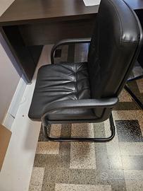 2 poltrone fronte scrivania  in  similpelle colore