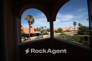 VILLA CON AMPIO GIARDINO ANGOLARE, ACQUE CHIARE, B