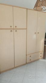 armadio piccolo cameretta e comodino