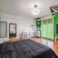 Trilocale con Balcone in zona Piazzale Udine - Mil