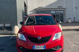 Lancia ypsilon 1.0 hybrid ecochic