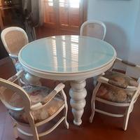 TAVOLO ROTONDO STILE MODERNO