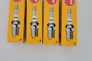 NGK 2412 BP7ES Candele accensione 4 Pezzi