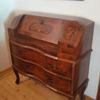 Scrittoio d'epoca intarsiato.