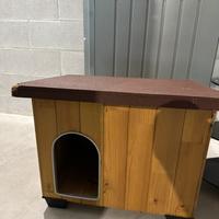 Casa per cani di legno