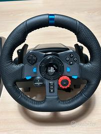 Logitech G29 con pedaliera.