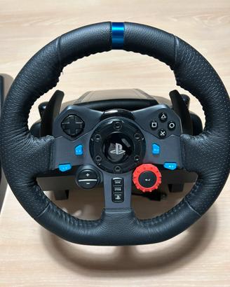 Logitech G29 con pedaliera.