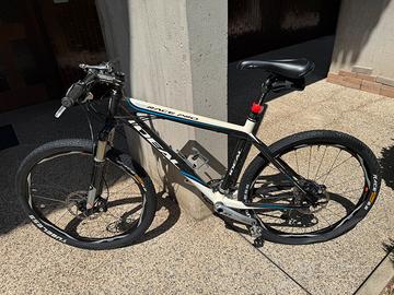 Mountain bike carbonio