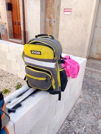 borsa da lavoro con vari attrezzi 