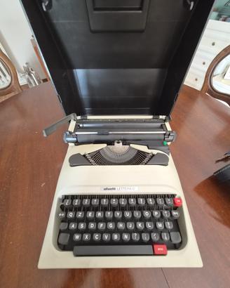 Macchina da scrivere olivetti