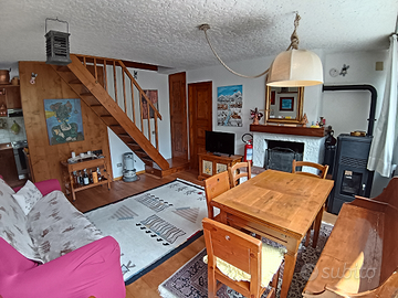 Quadrilocale su 2 piani con tre stanze e 2 bagni