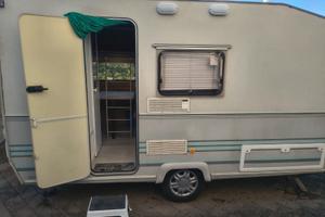 Roulotte Sun Caravan 1992 ristrutturata – 4 posti