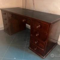 Scrivania in legno massello