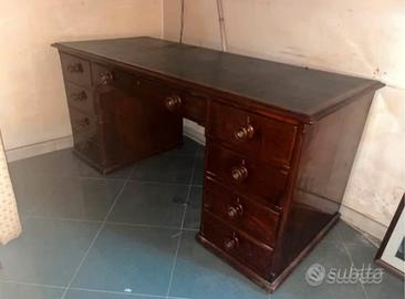 Scrivania in legno massello