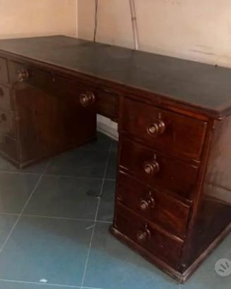 Scrivania in legno massello