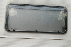 Finestra Polyplastic 1300x550 o simile