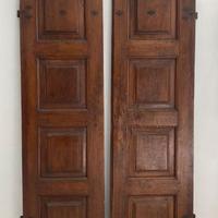porta antica in legno a due battenti