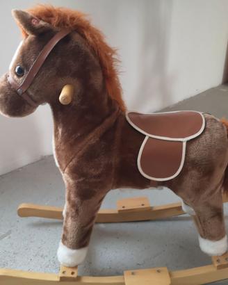 Cavallo a dondolo giocattolo in peluche