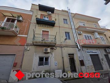 Appartamento al piano terra con cortile e cantina