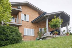 Villa di 415 m² con più di 5 locali e box auto a P
