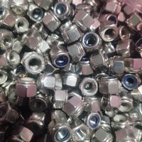 Dado autobloccante M6