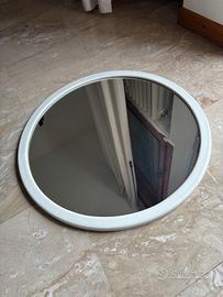 Specchio in legno bianco da bagno