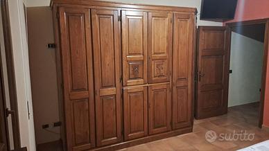 Armadio in legno massello