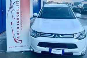 MITSUBISHI Outlander 2.2 DI-D 4WD AUT. 7p. DIST