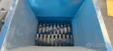 macchina trituratore 